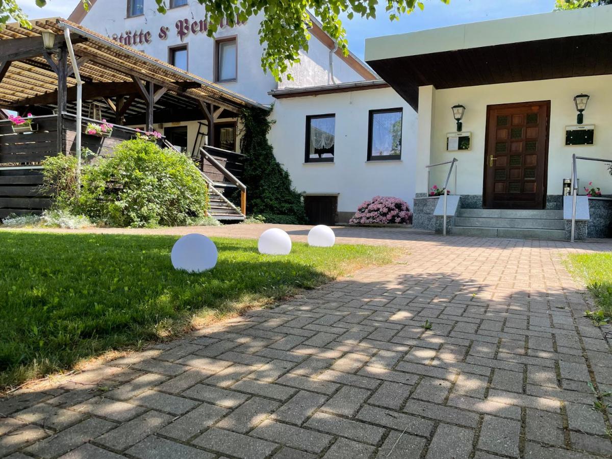 Pension & Gaststaette Bauernstube Heinsdorfergrund Екстериор снимка